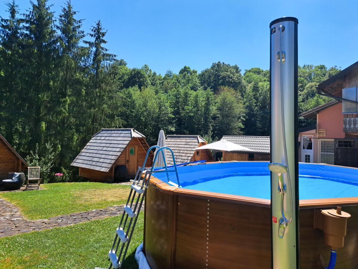 Glamping Naselje Zeleni Turizem Luxury tent Makole